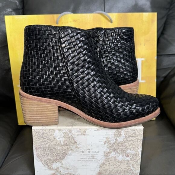 Anthro Kelsi Dagger 8.5 Black Criss Cross Leather Stack Block Heel Ankle Booties - Picture 6 of 10